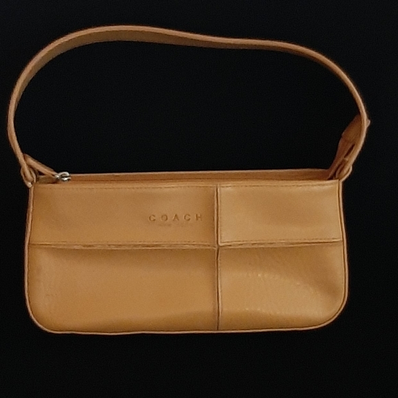 Coach Handbags - Coach Vintage Small Fawn Shoulder Bag